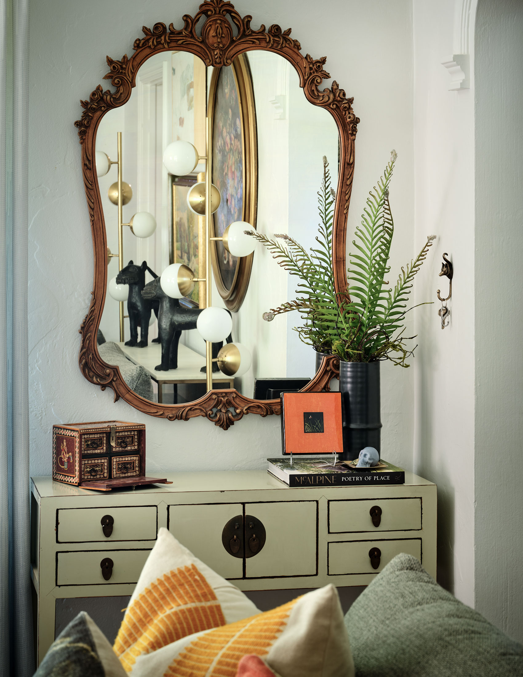Duet 660 Bellaire 07 28 23 Living Mirror Detail Web