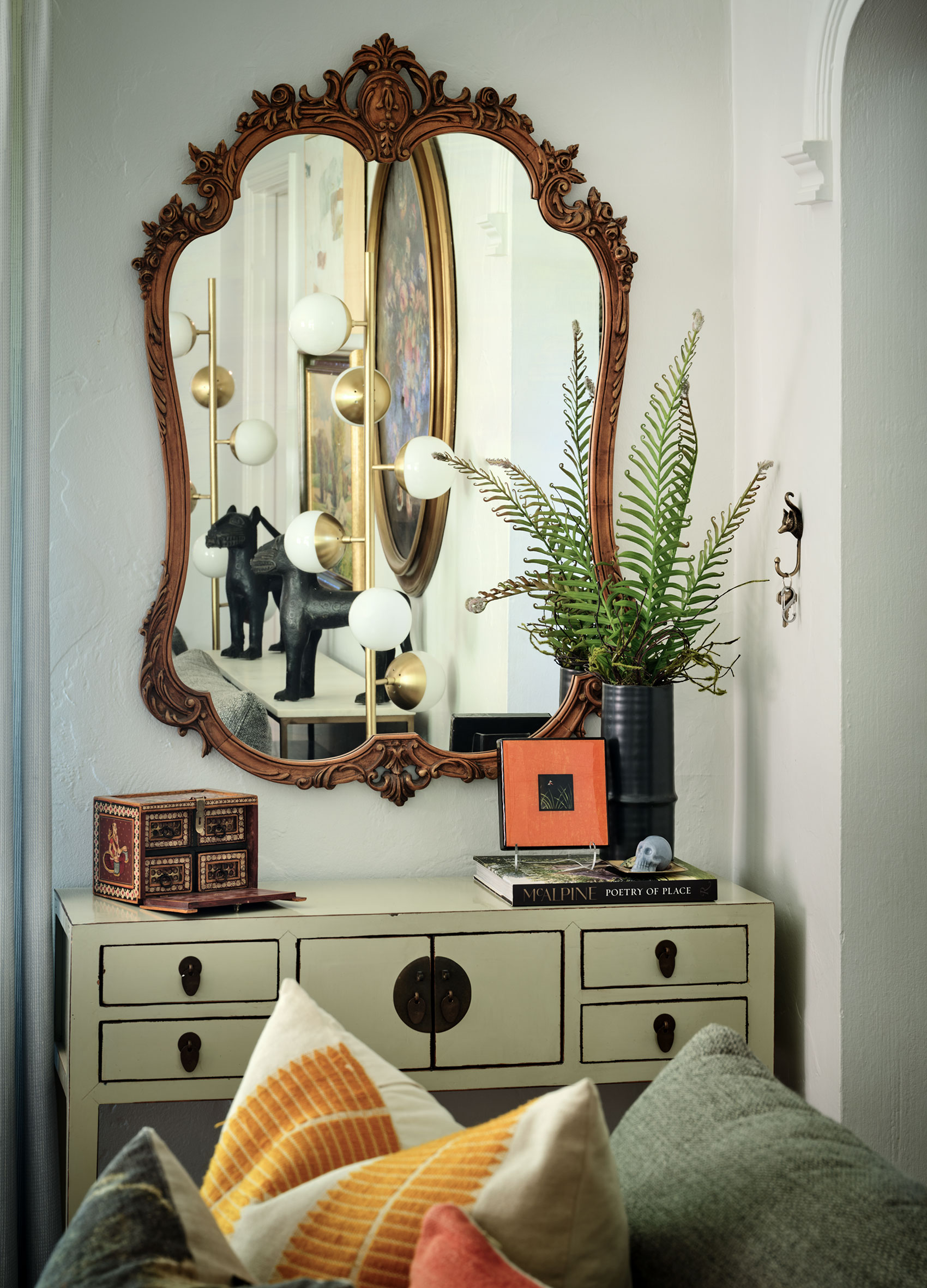 Duet 660 Bellaire 07 28 23 Living Mirror Detail Web